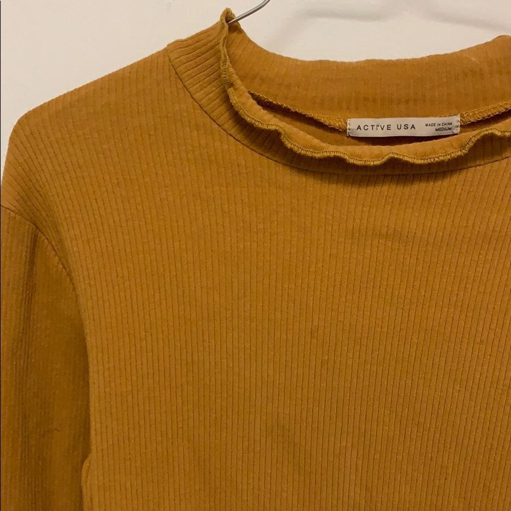 Active USA mustard mock top size medium - Picture 4 of 4